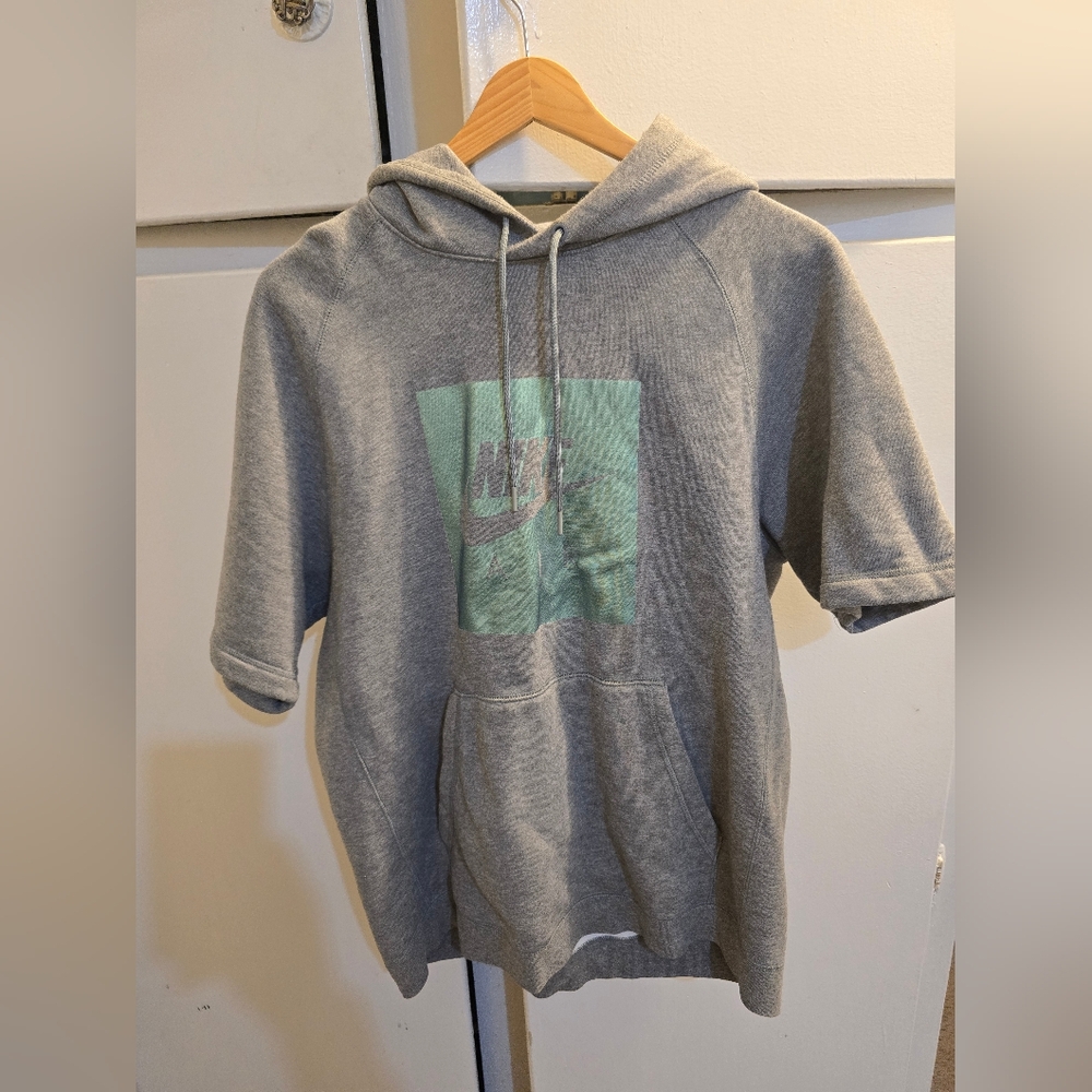 Nike Gray and Green Short Sleeve Hoodie